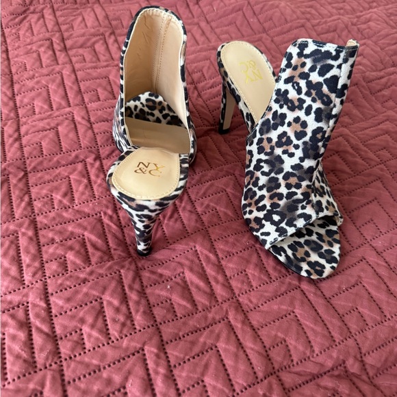 FUN leopard heels | size 6 | New York and company - Picture 5 of 5